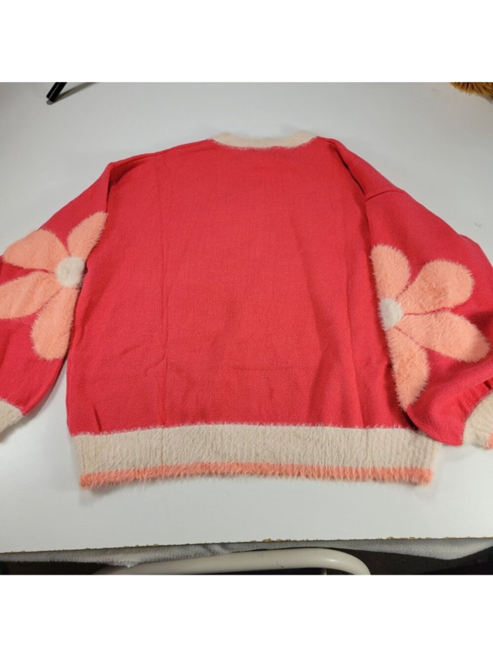 NWT Easel Coral Fuzzy Daisy Flower Print Loose Fit Knit Sweater Medium - CL004 - Picture 3 of 16